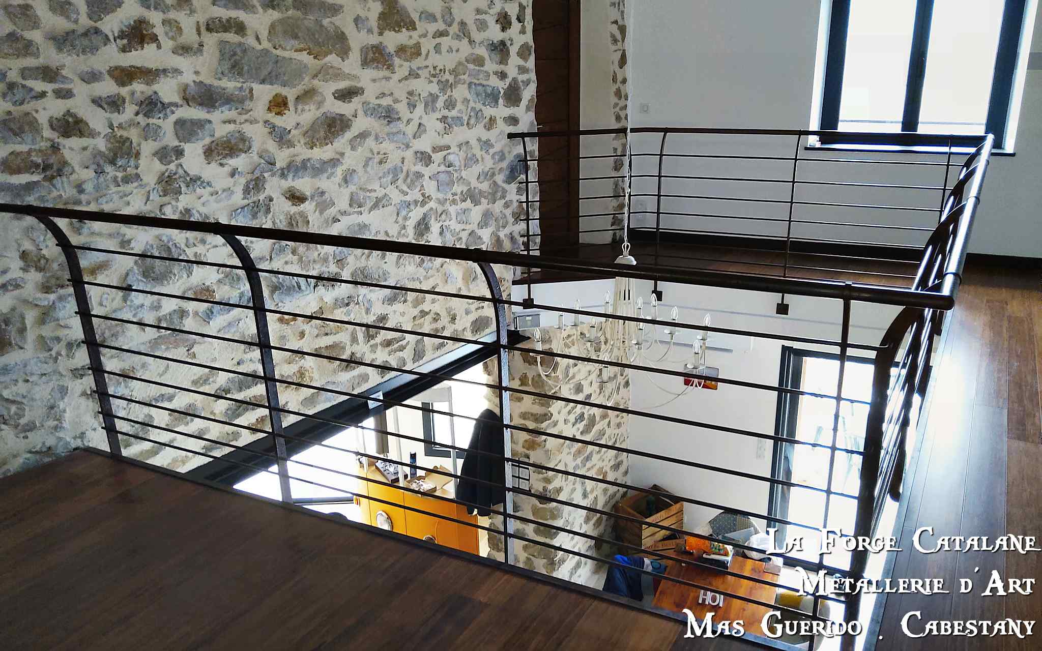 garde corps  barreaudage droit horizontal avec main courante deporte forge catalane.jpg